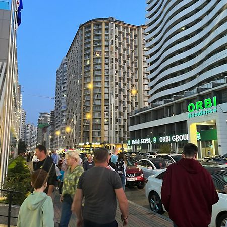 Orbi Plaza Tamara Aparthotel Batoemi Buitenkant foto