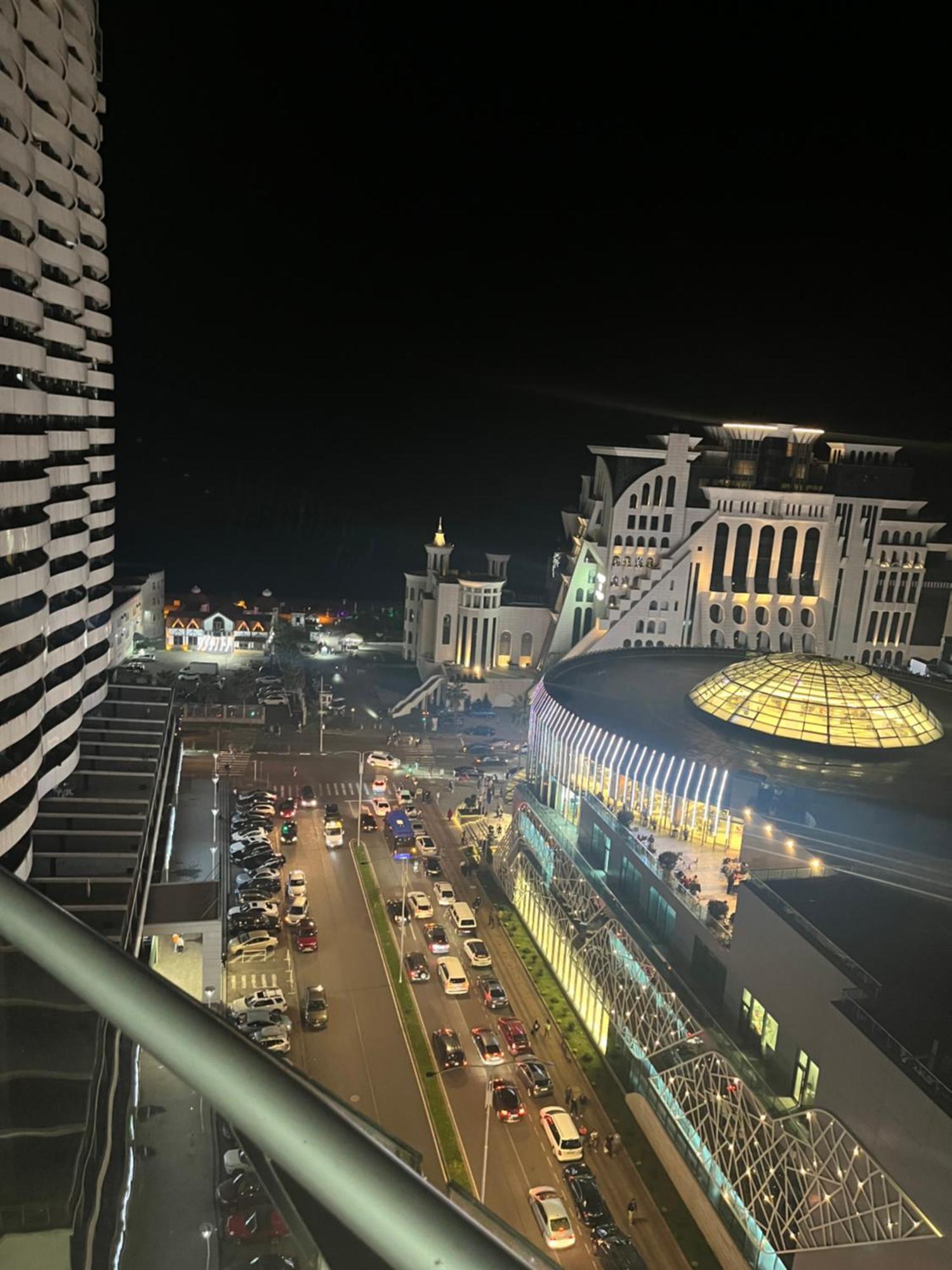 Orbi Plaza Tamara Aparthotel Batoemi Buitenkant foto