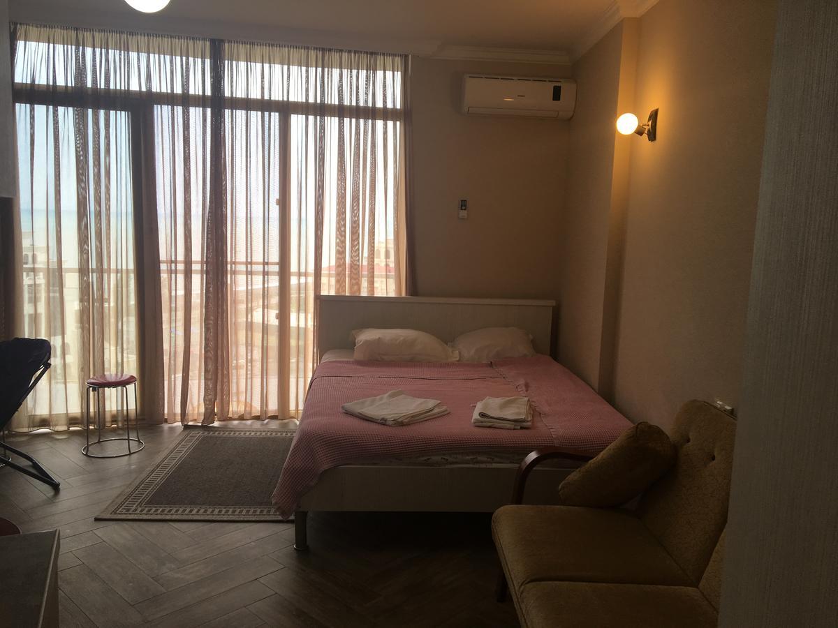 Orbi Plaza Tamara Aparthotel Batoemi Buitenkant foto