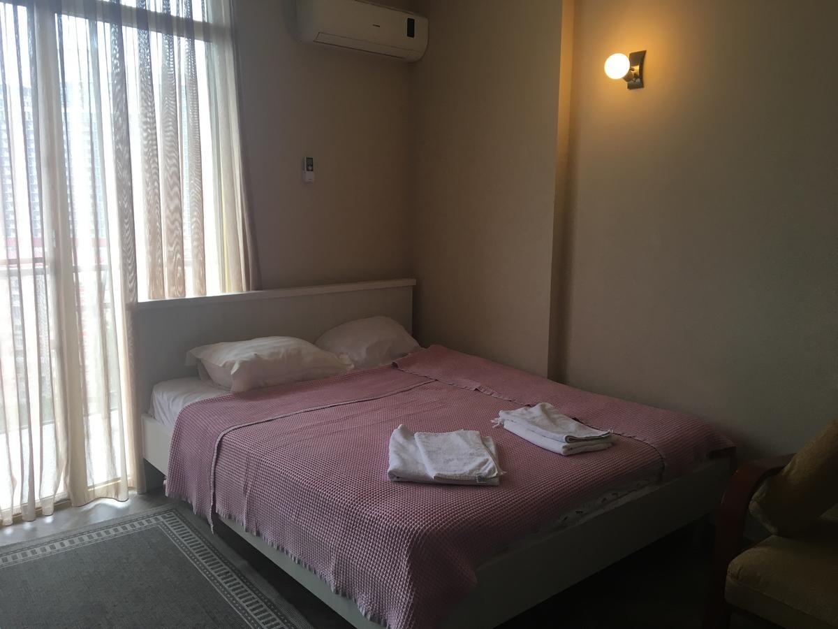 Orbi Plaza Tamara Aparthotel Batoemi Buitenkant foto