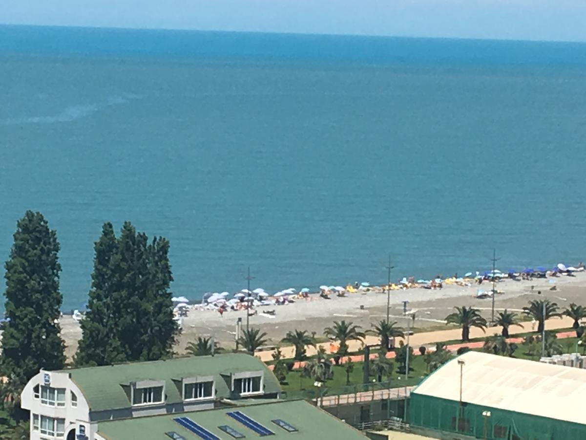 Orbi Plaza Tamara Aparthotel Batoemi Buitenkant foto