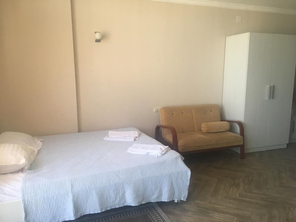 Orbi Plaza Tamara Aparthotel Batoemi Buitenkant foto