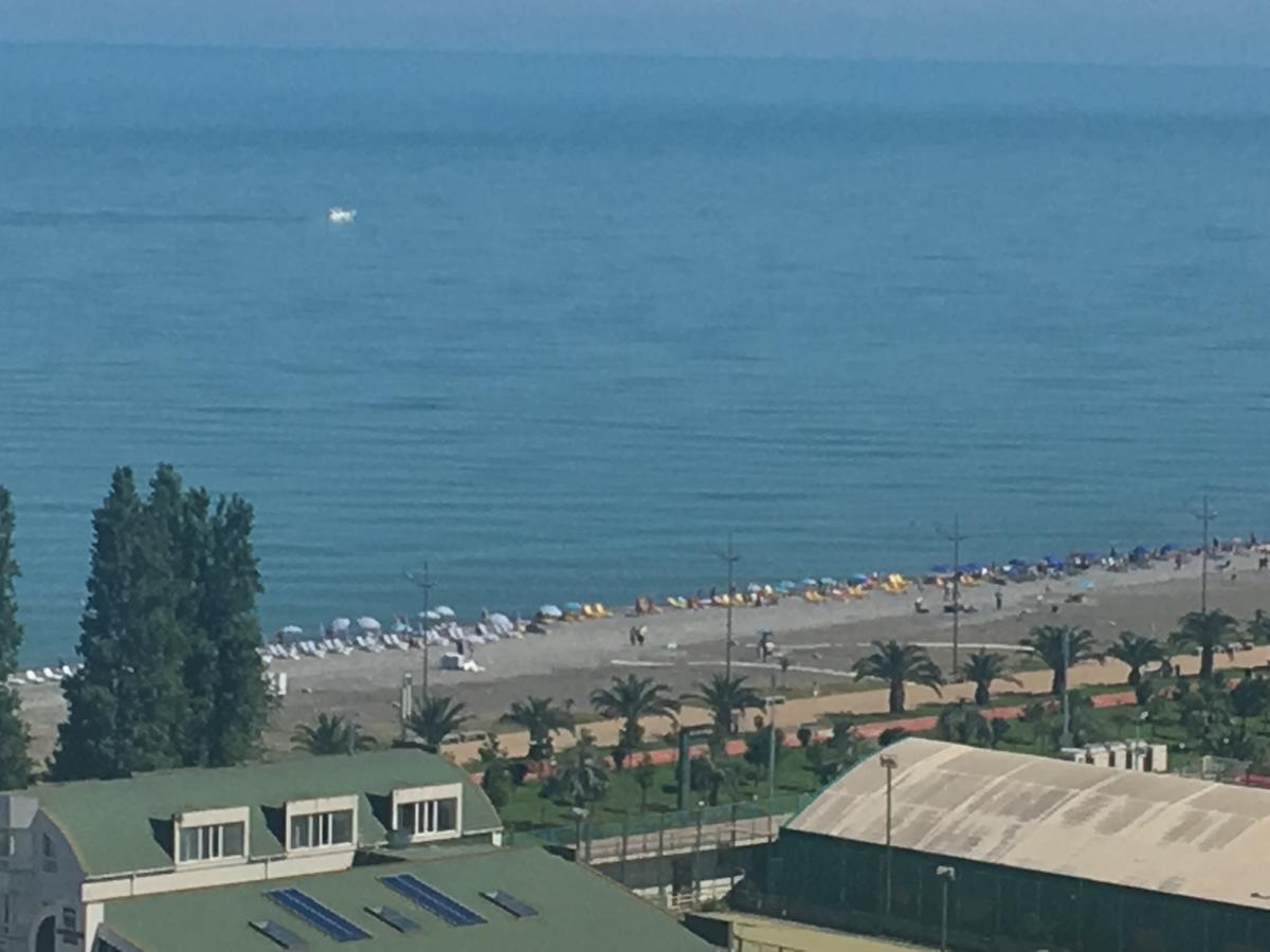 Orbi Plaza Tamara Aparthotel Batoemi Buitenkant foto