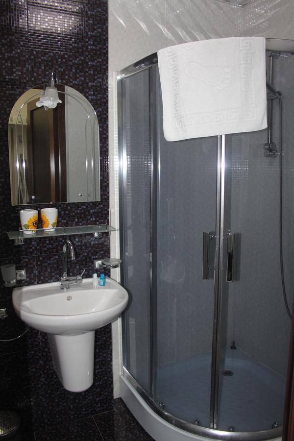 Orbi Plaza Tamara Aparthotel Batoemi Buitenkant foto