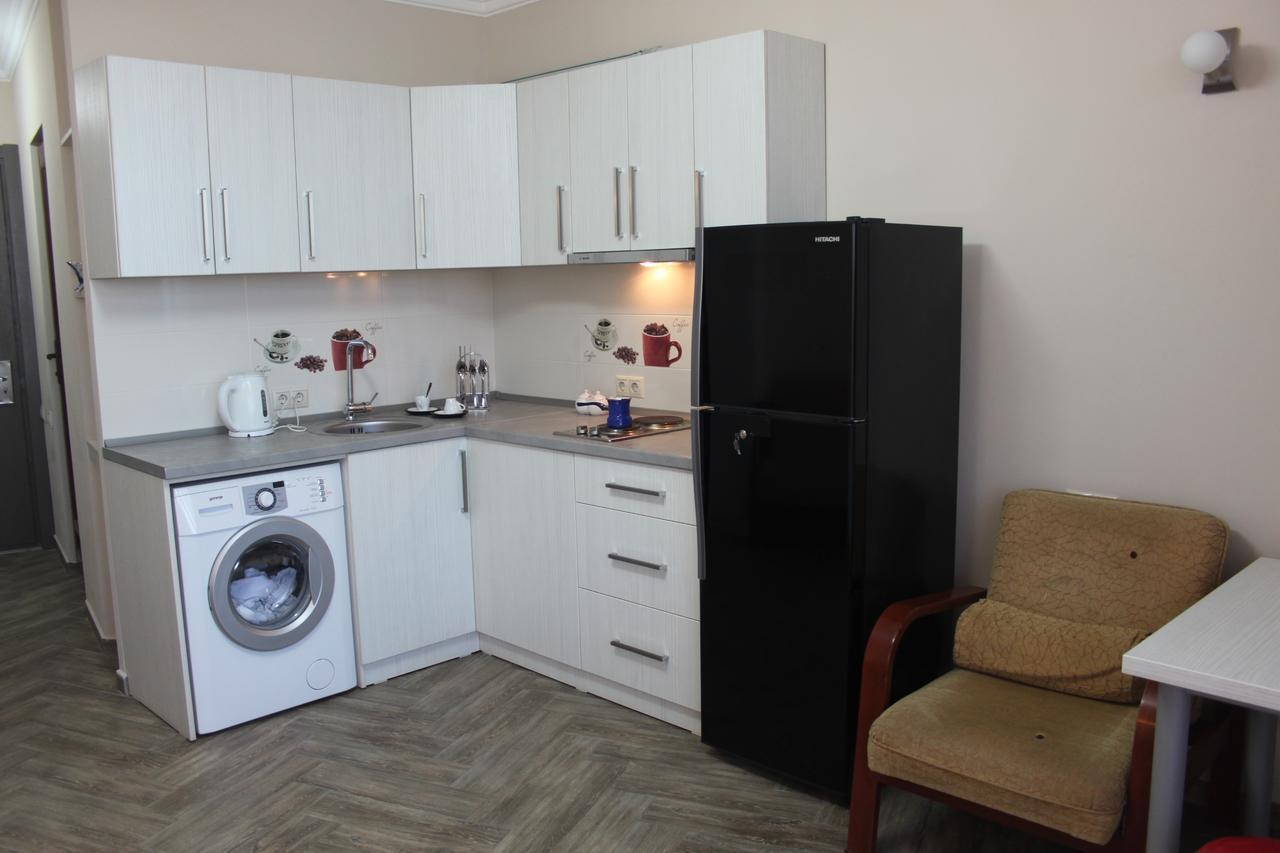 Orbi Plaza Tamara Aparthotel Batoemi Buitenkant foto
