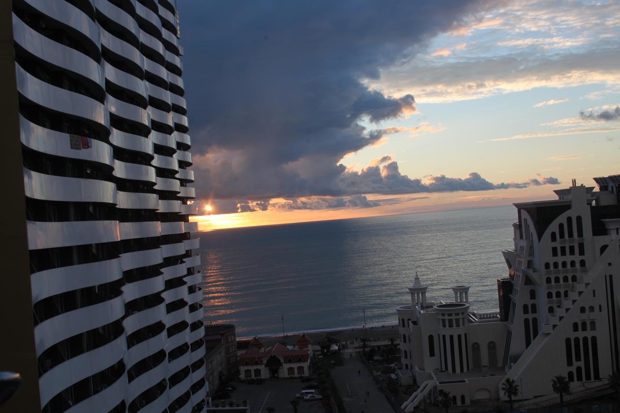 Orbi Plaza Tamara Aparthotel Batoemi Buitenkant foto