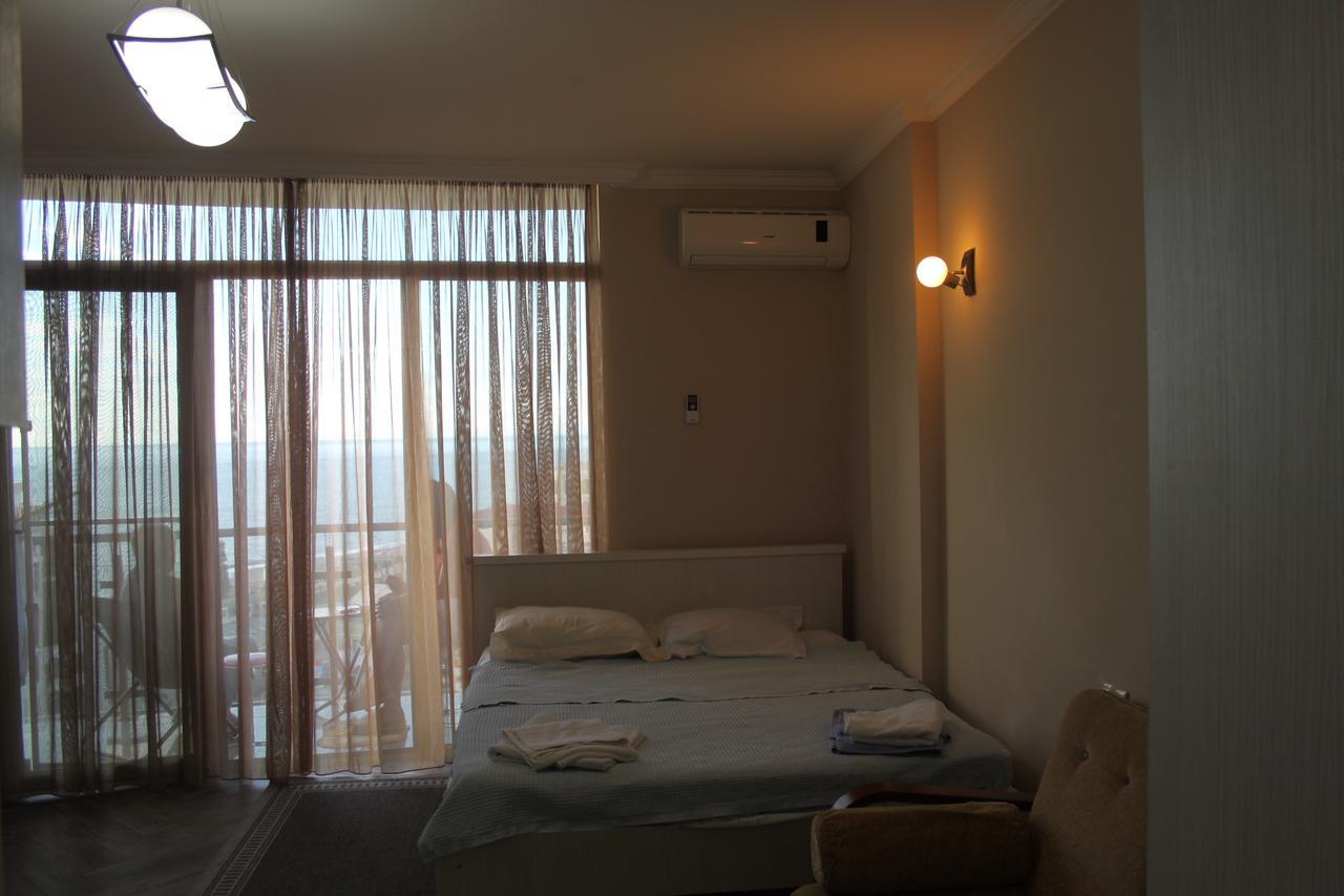 Orbi Plaza Tamara Aparthotel Batoemi Buitenkant foto