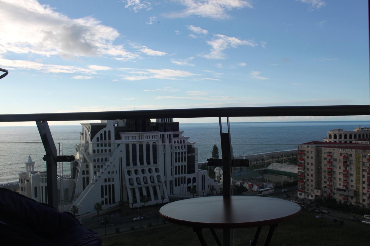 Orbi Plaza Tamara Aparthotel Batoemi Buitenkant foto