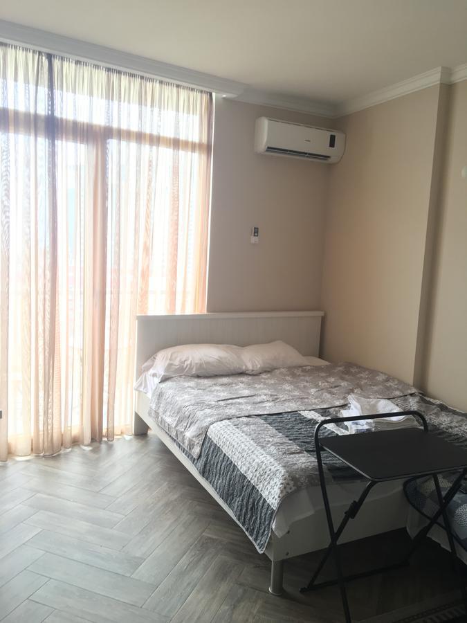 Orbi Plaza Tamara Aparthotel Batoemi Buitenkant foto